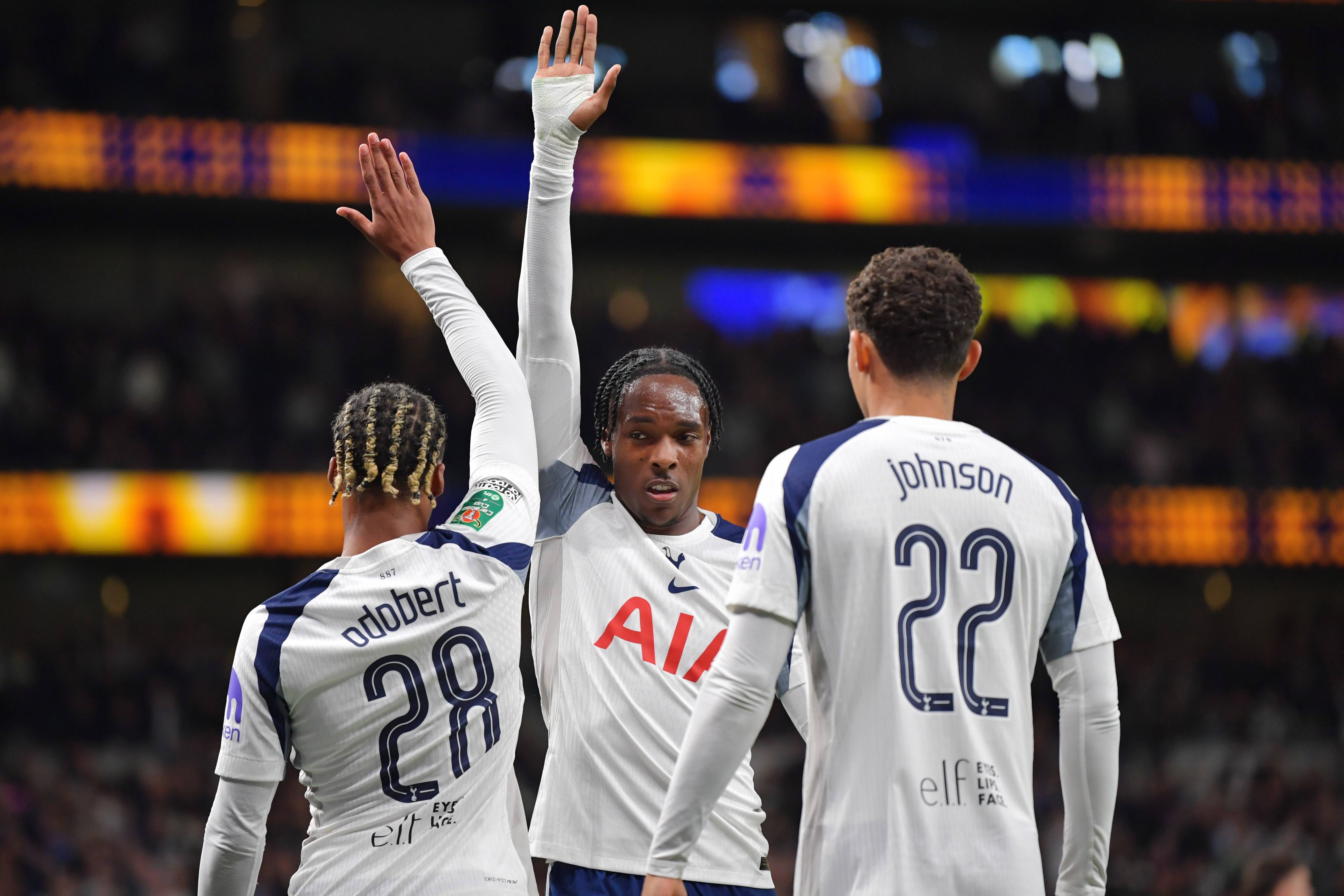 托特纳姆热刺客场惊险逆转，晋级欧冠强(托特纳姆热刺的比赛)